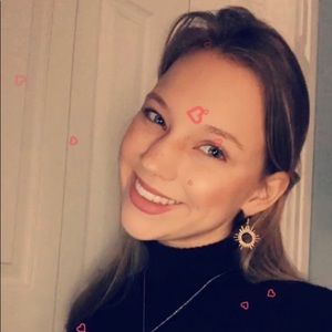 Meet your Posher, Olivia